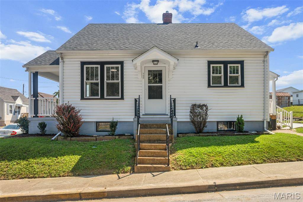 700 S Benton, St Charles, MO 63301