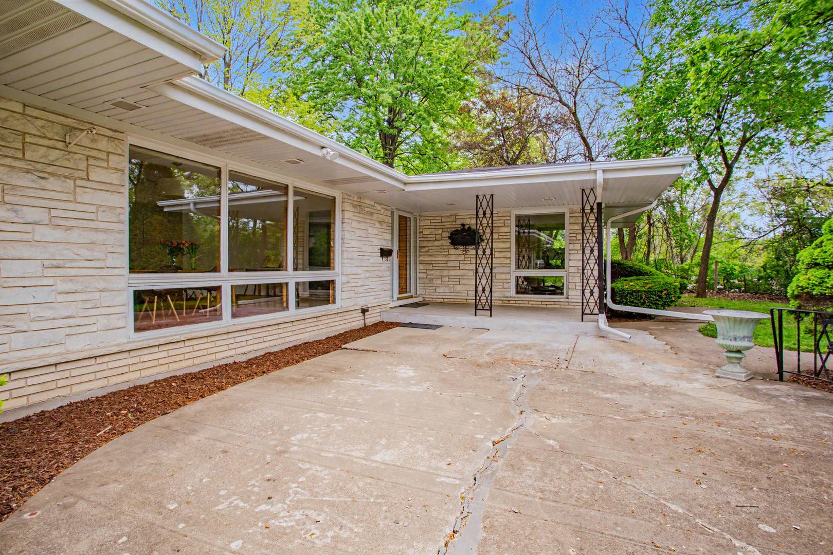 6503 N Longmeadow AVE, Lincolnwood, IL 60712