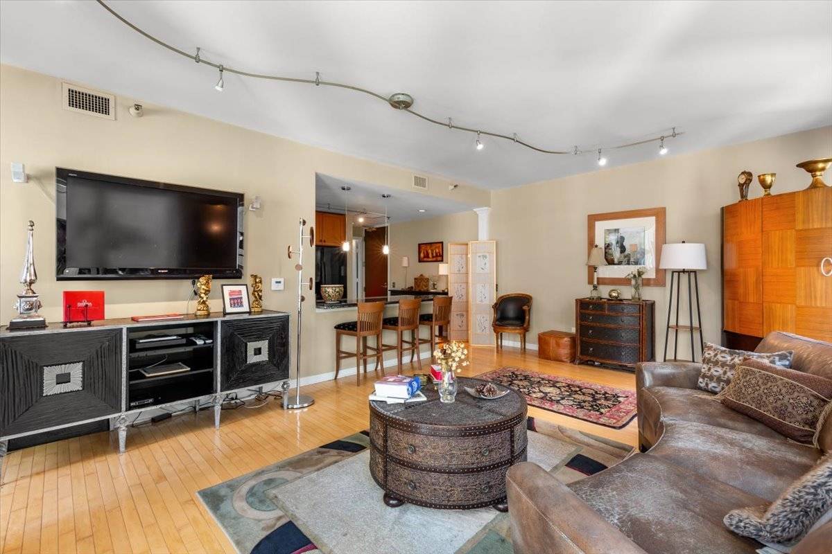 57 E Delaware PL #1104, Chicago, IL 60611