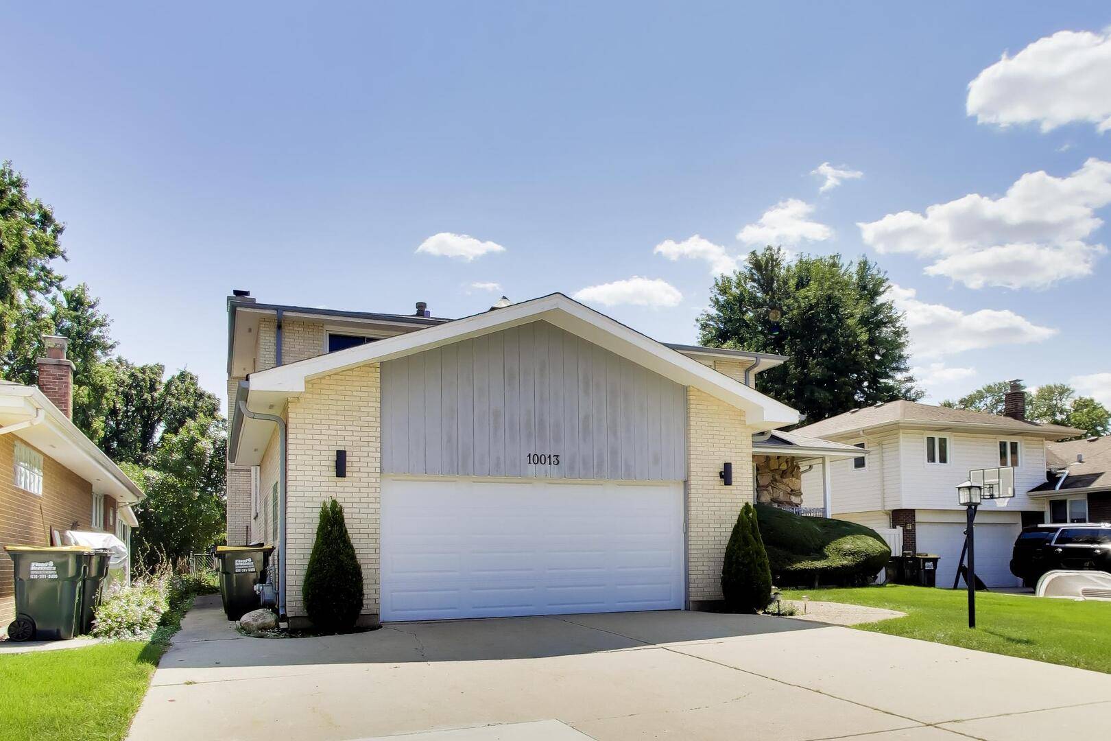 10013 Hope DR, Rosemont, IL 60018