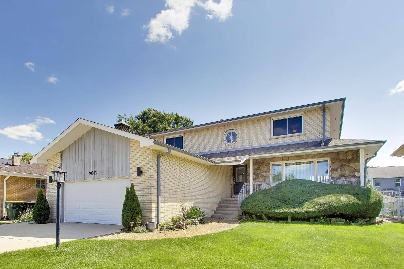 10013 Hope DR, Rosemont, IL 60018