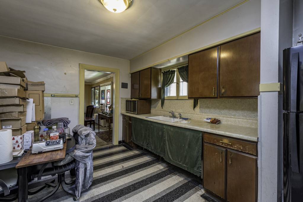 1033 W Atlantic AVE, Waukegan, IL 60085