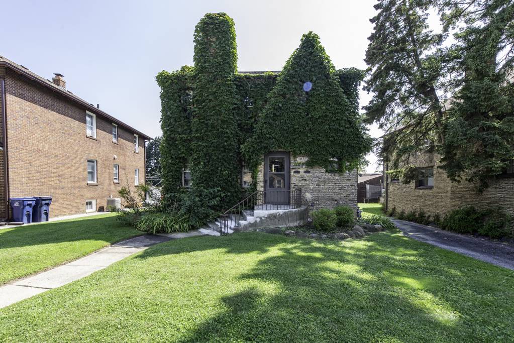 1033 W Atlantic AVE, Waukegan, IL 60085