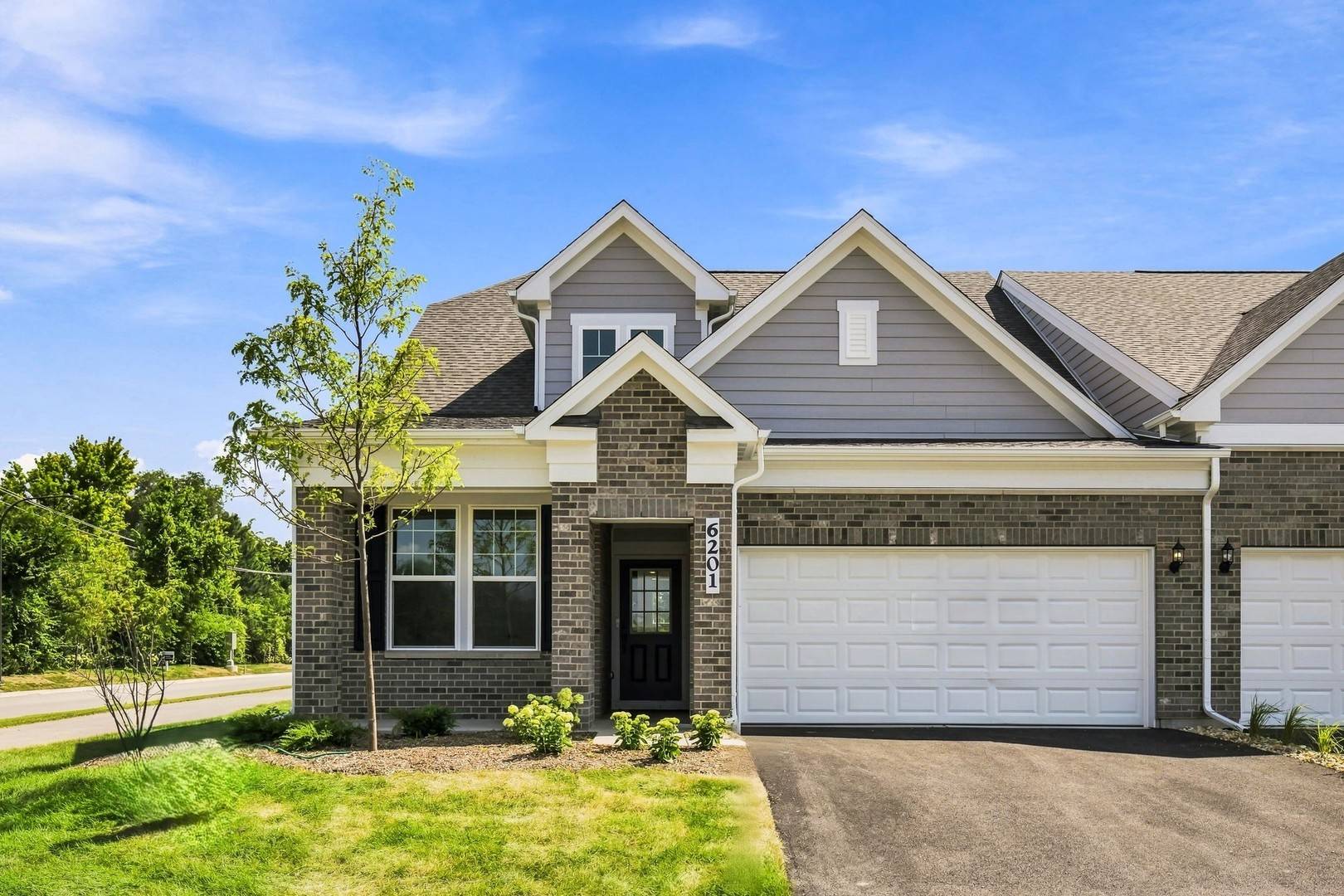 6201 Links DR #24001, Woodridge, IL 60517