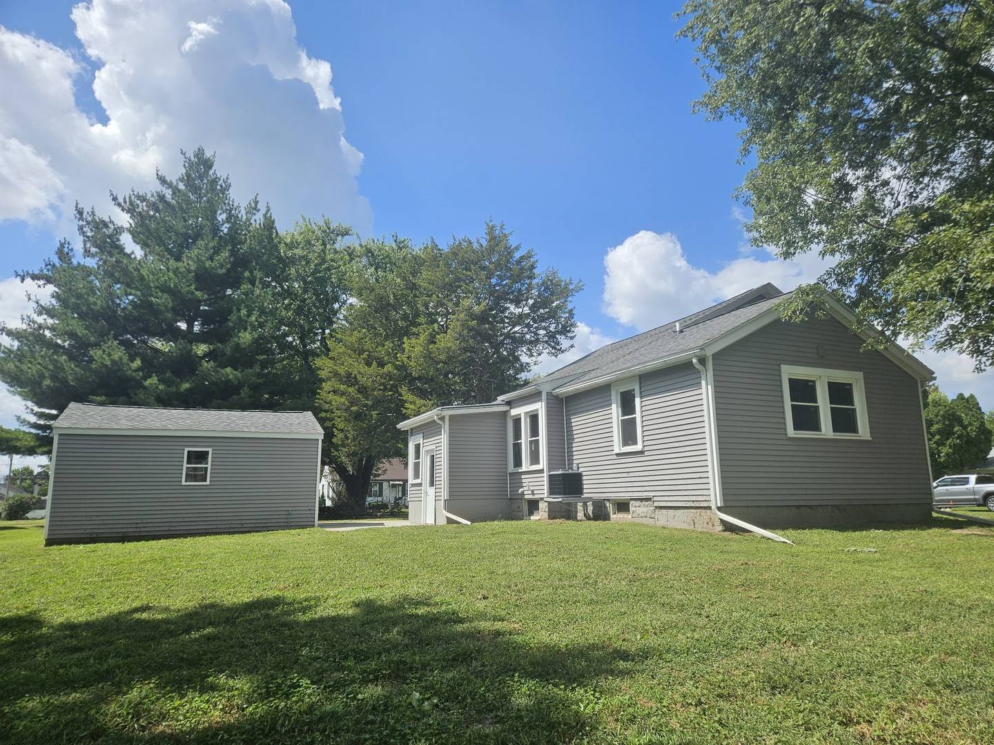 1211 W 5th ST, Rock Falls, IL 61071