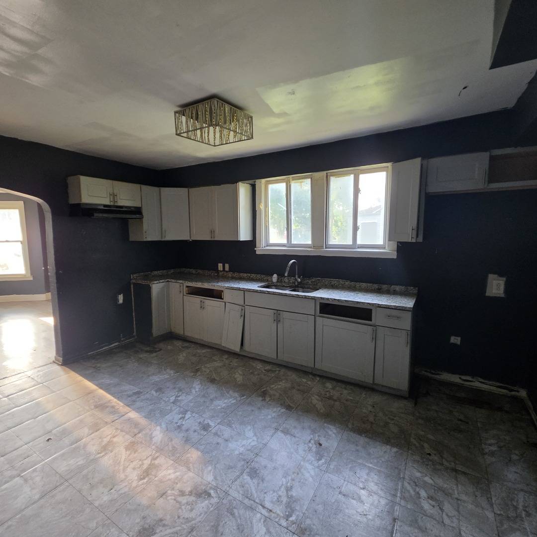 11936 S Prairie AVE, Chicago, IL 60628