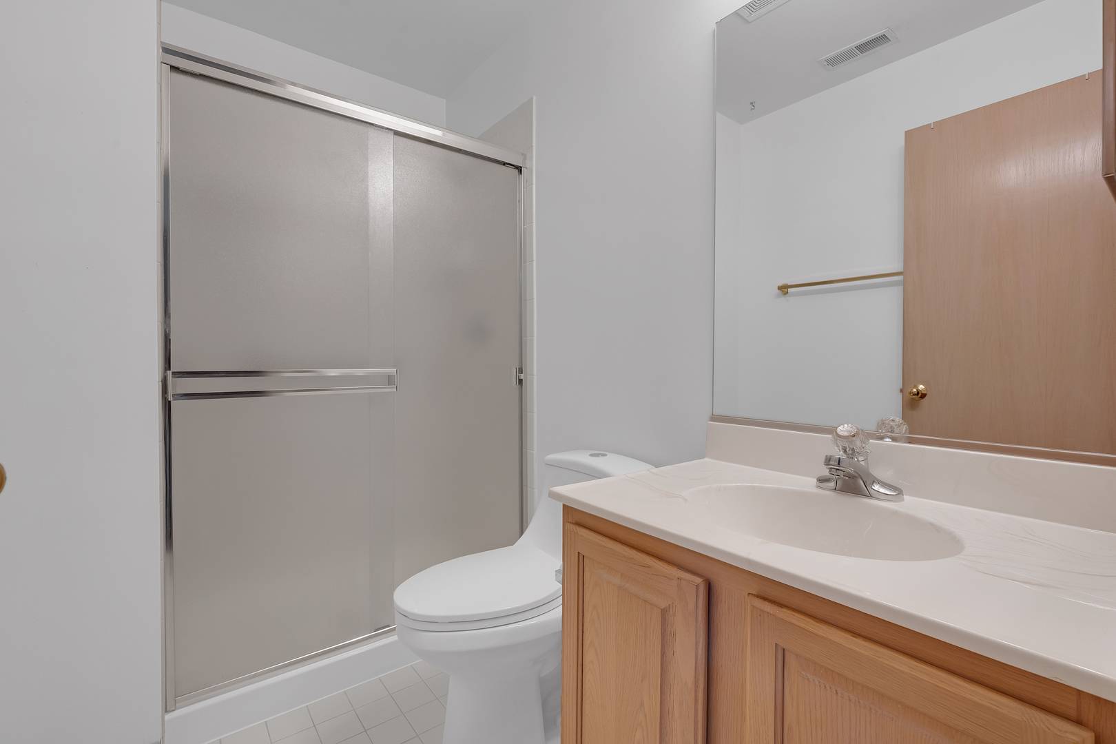 1651 Apple Tree LN, West Chicago, IL 60185