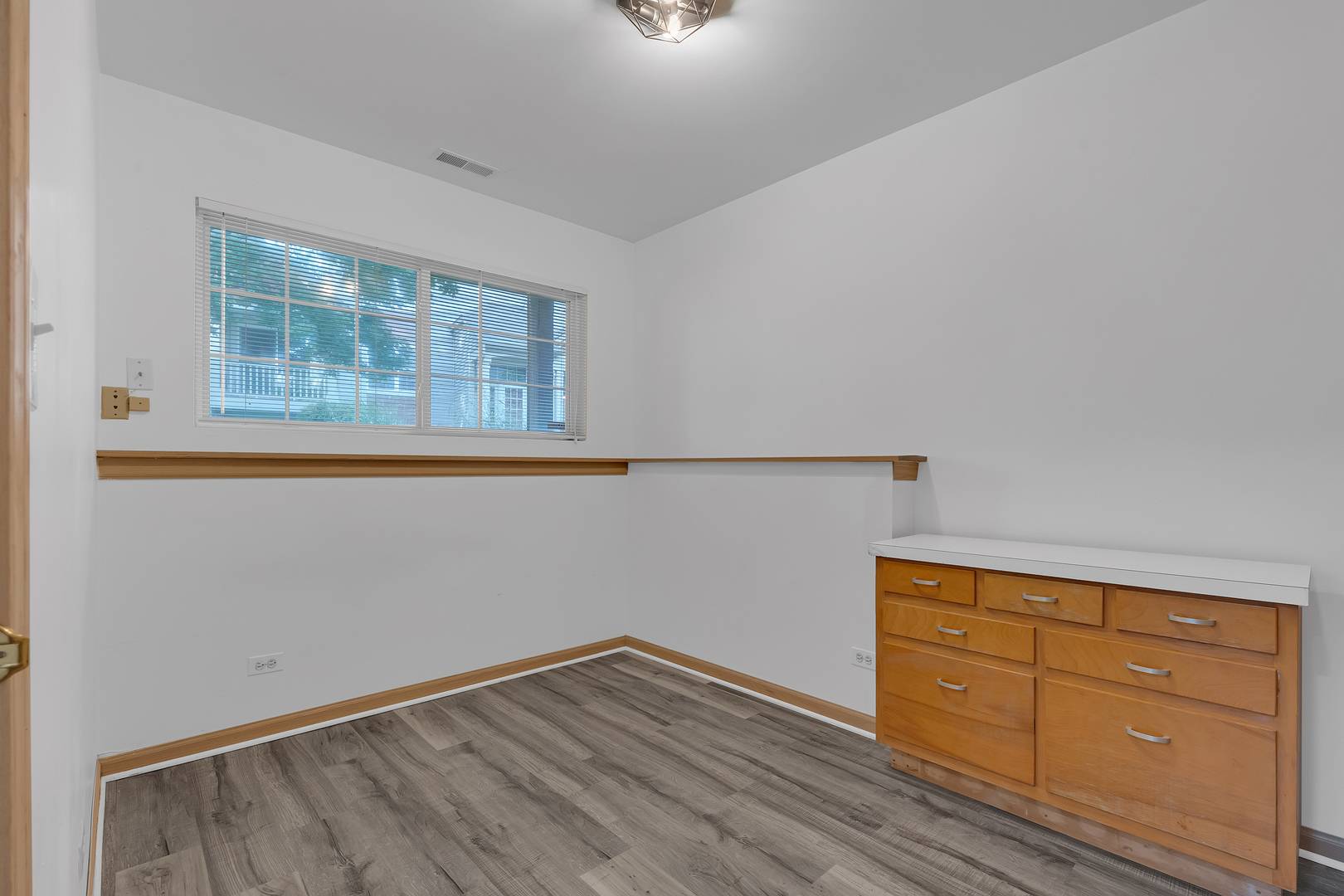 1651 Apple Tree LN, West Chicago, IL 60185