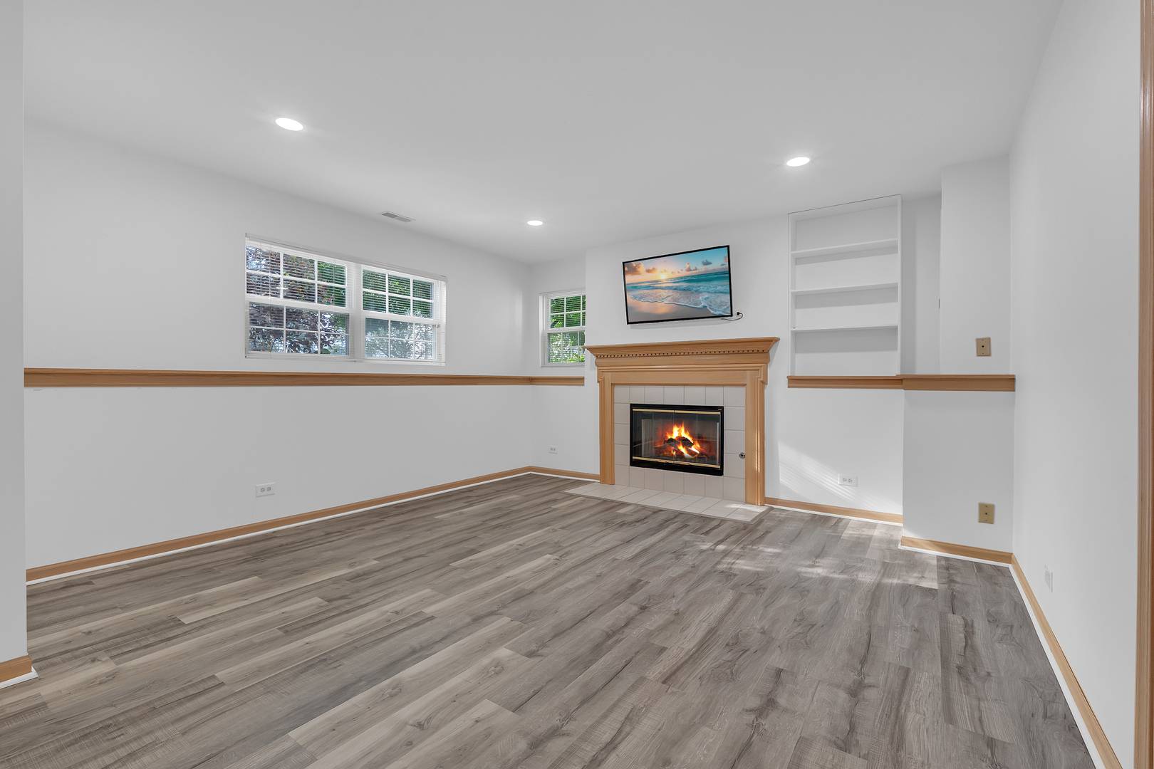 1651 Apple Tree LN, West Chicago, IL 60185