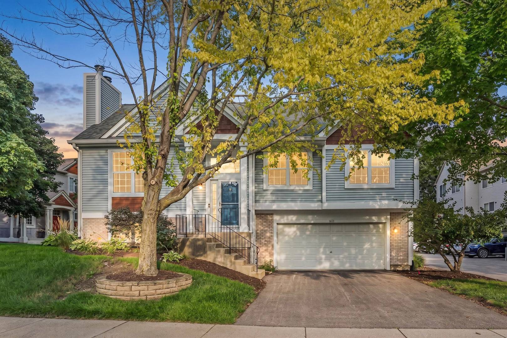 1651 Apple Tree LN, West Chicago, IL 60185
