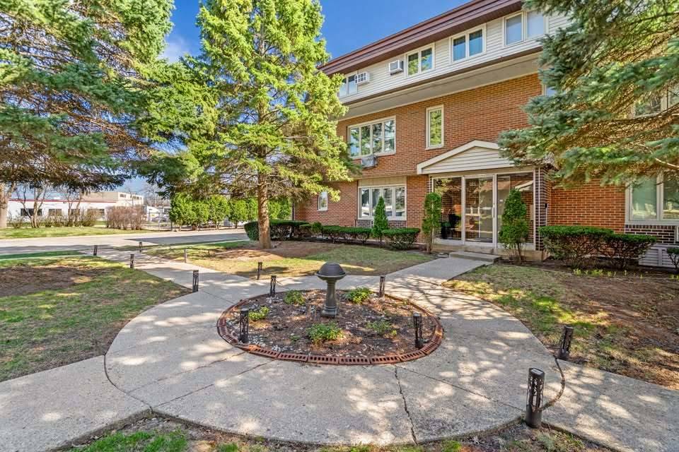 816 W Saint James ST #1E, Arlington Heights, IL 60005