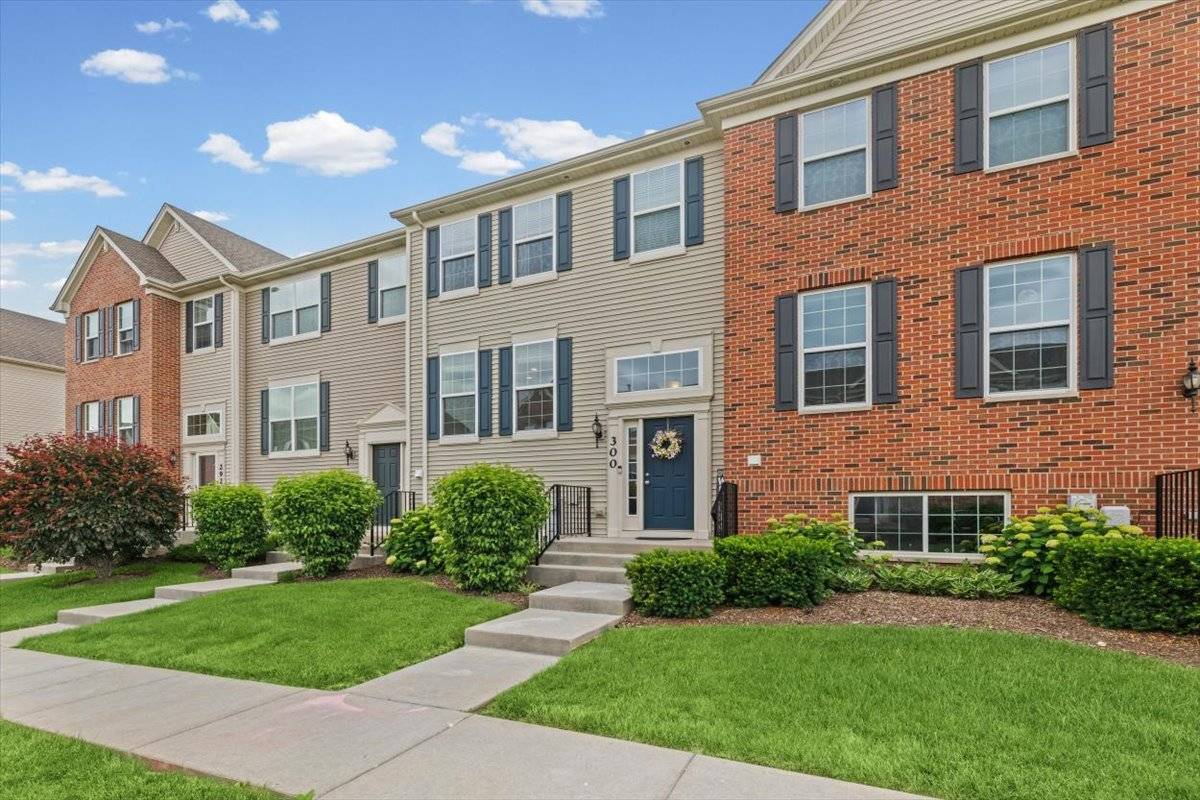 300 Lionel DR, Grayslake, IL 60030