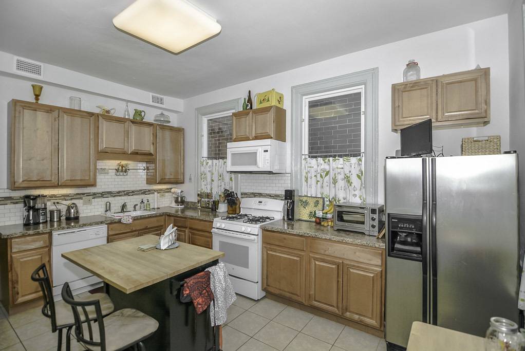 3222 N RACINE AVE #2, Chicago, IL 60657