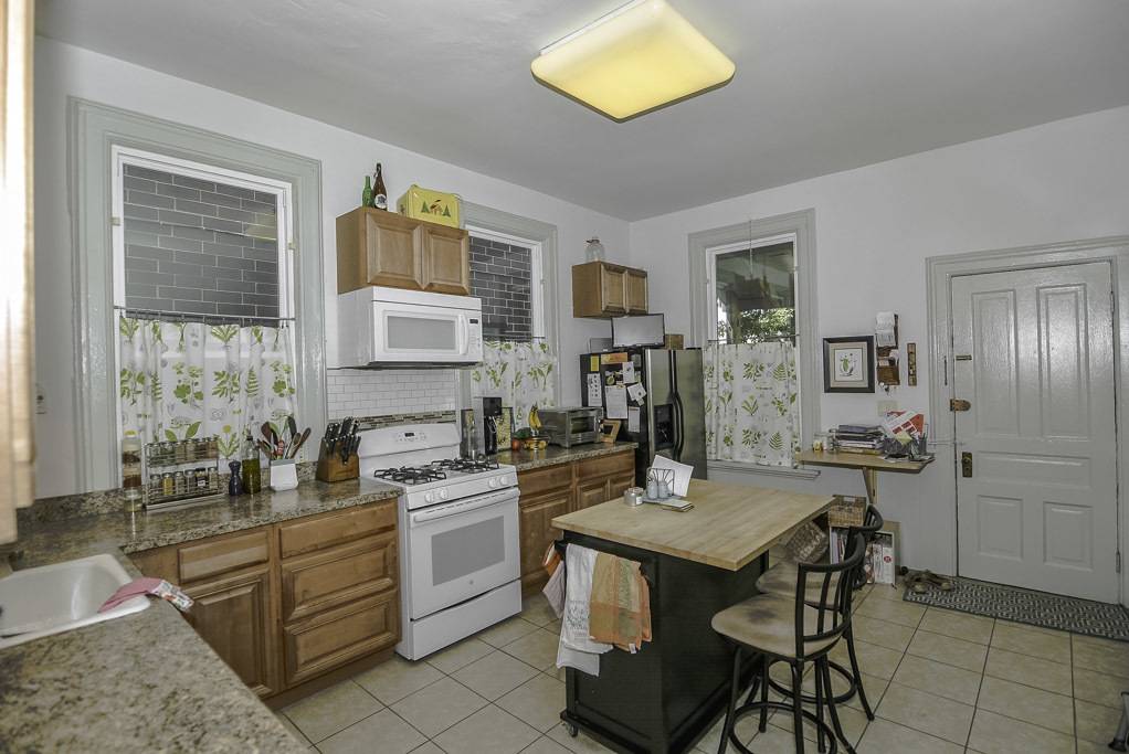 3222 N RACINE AVE #2, Chicago, IL 60657