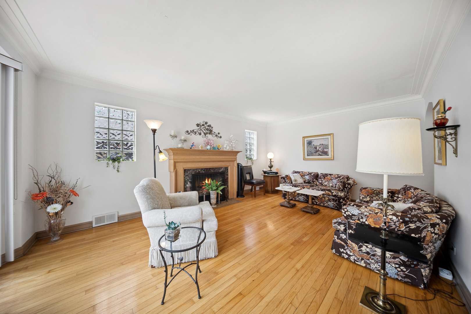 6631 N Caldwell AVE, Chicago, IL 60646