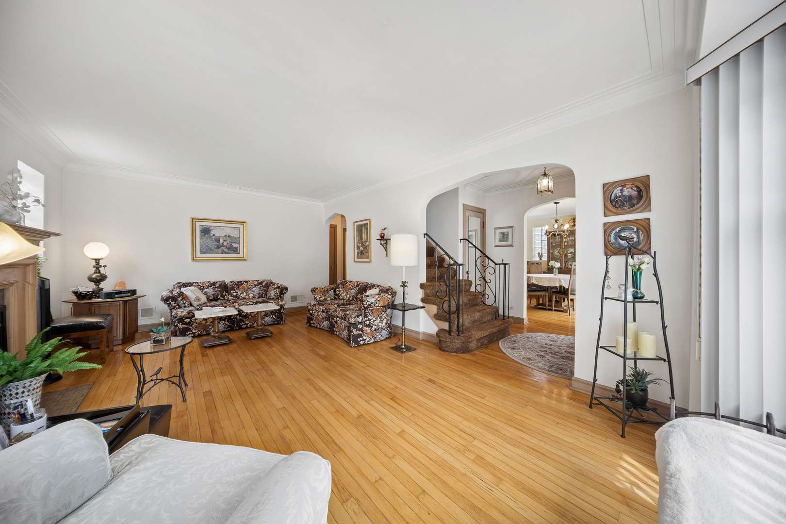 6631 N Caldwell AVE, Chicago, IL 60646