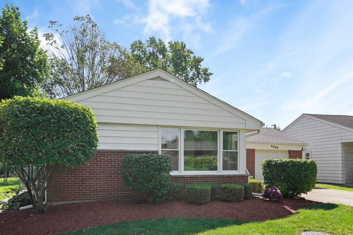 1419 W Saint James PL, Arlington Heights, IL 60005