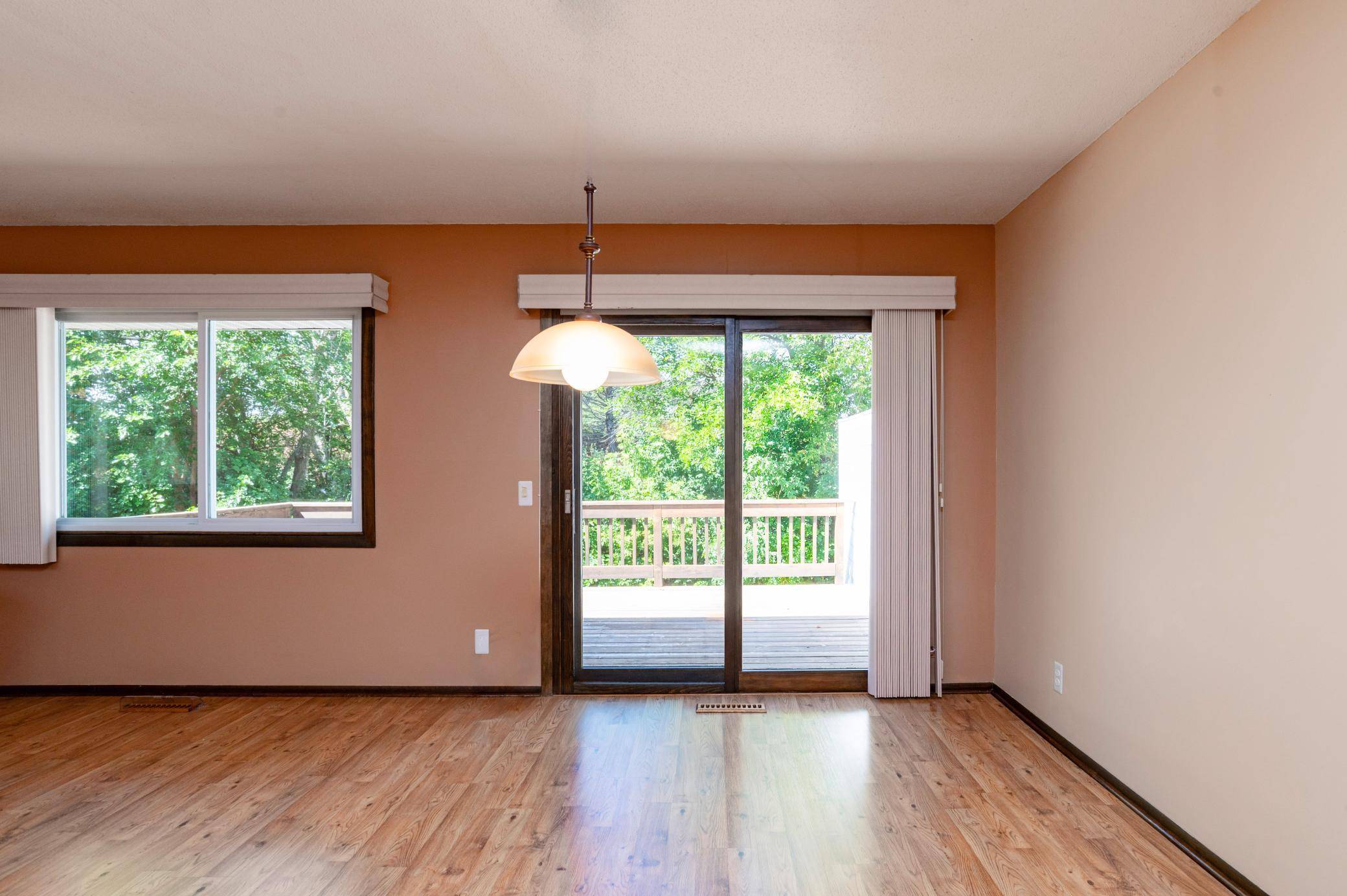 10520 Decatur AVE S, Bloomington, MN 55438