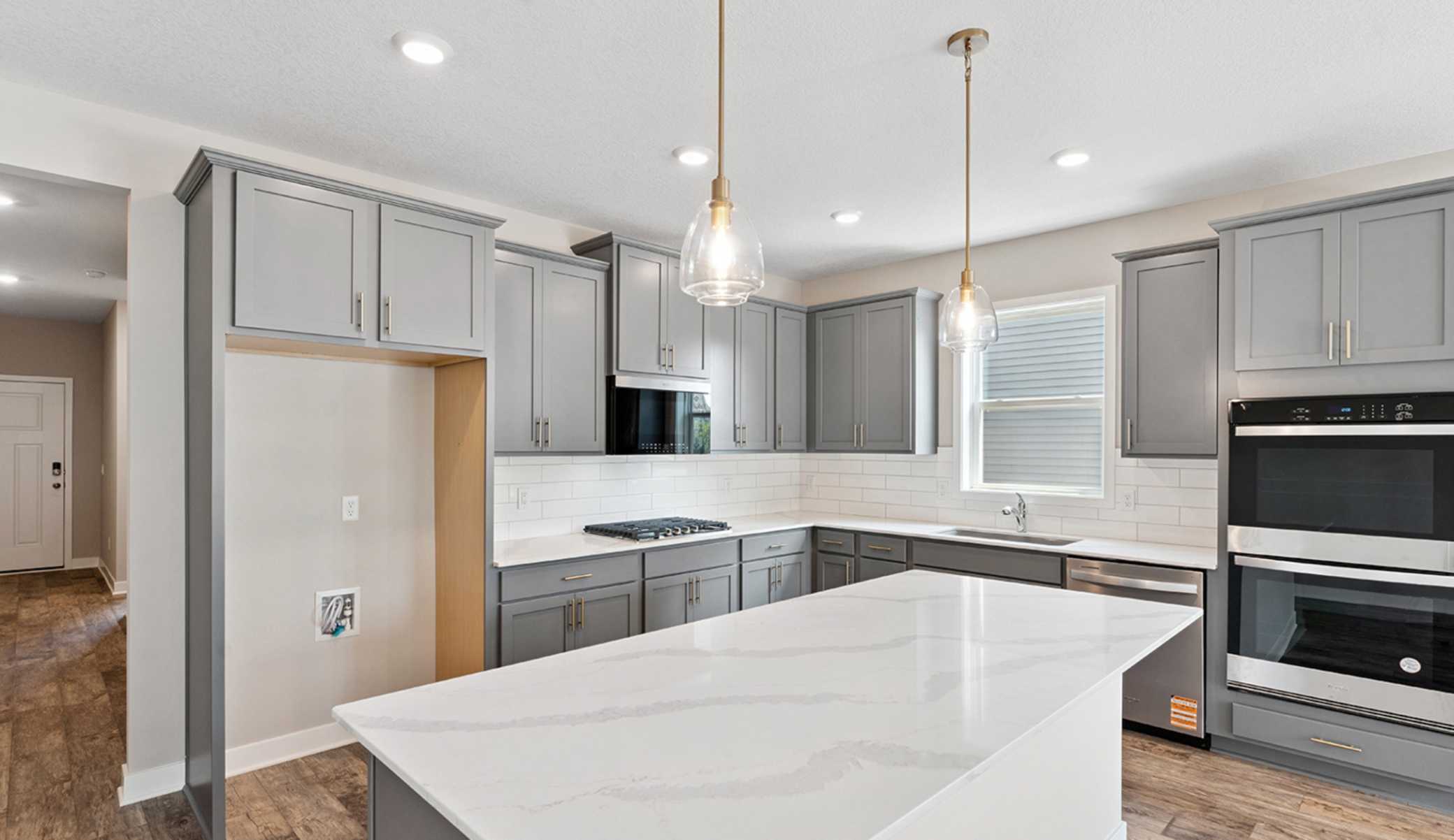 2156 Bluff Heights DR, Shakopee, MN 55379