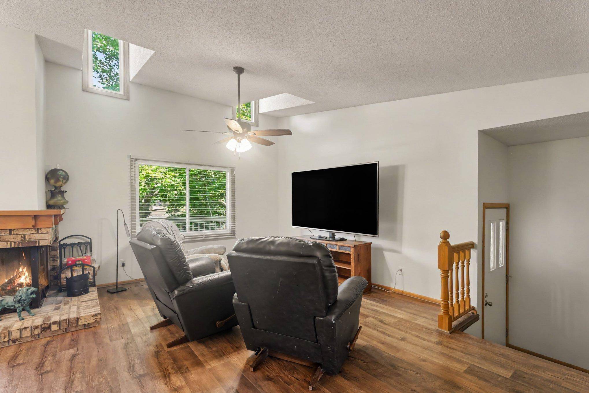 5626 N Innsbruck CT, Fridley, MN 55432