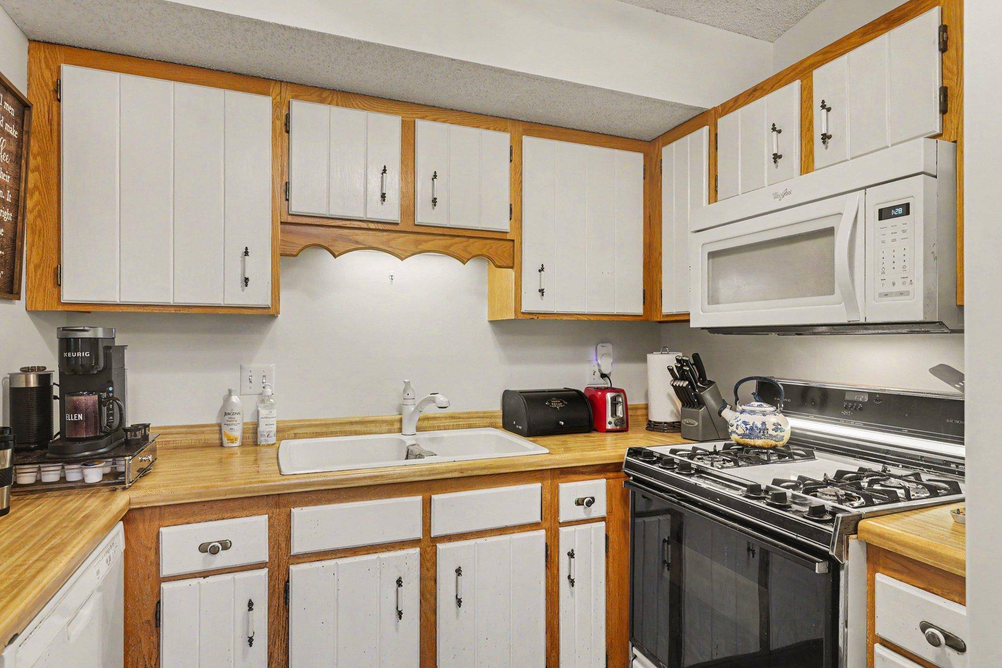 5626 N Innsbruck CT, Fridley, MN 55432