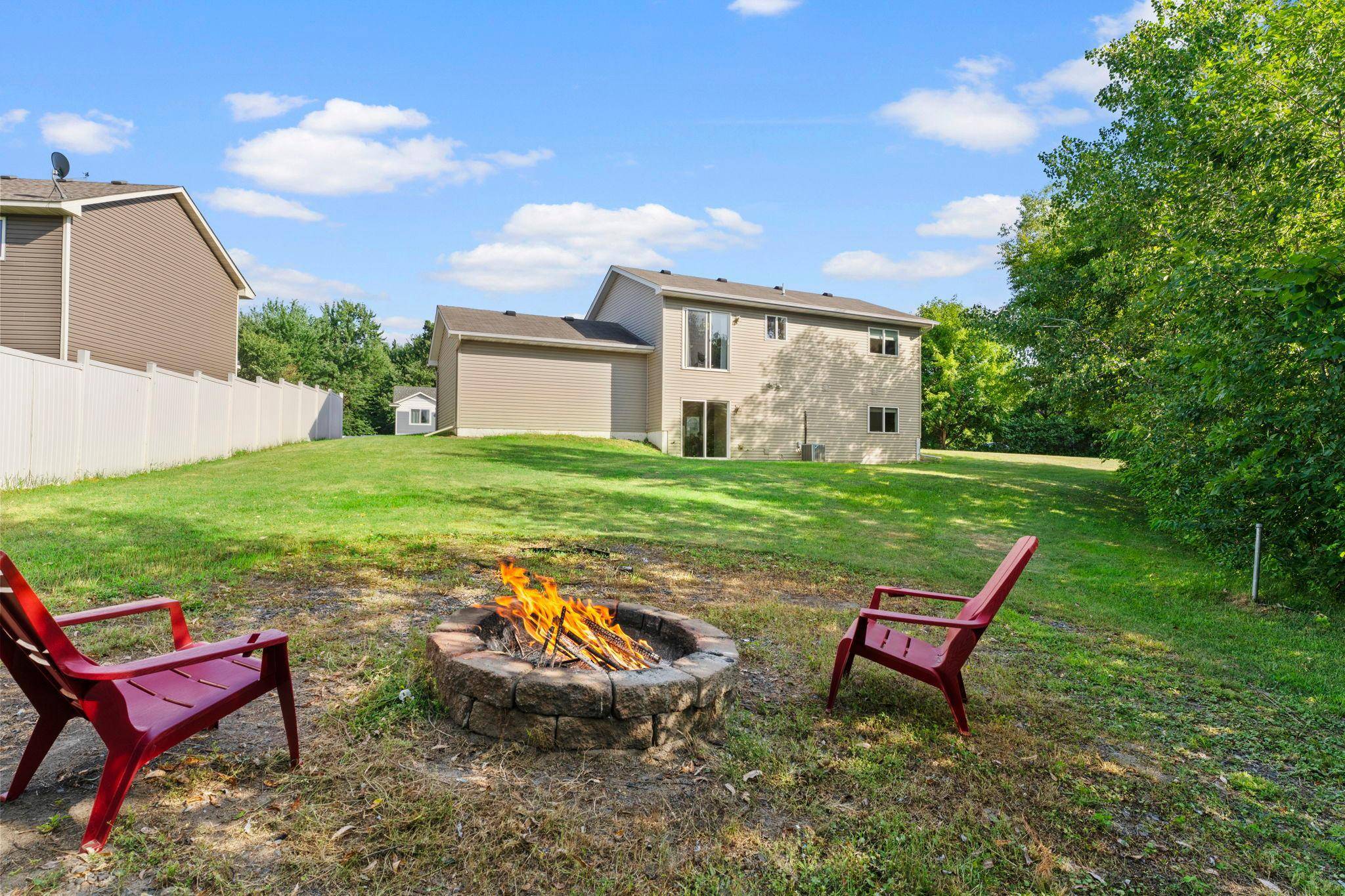 616 Horseshoe LN, Braham, MN 55006