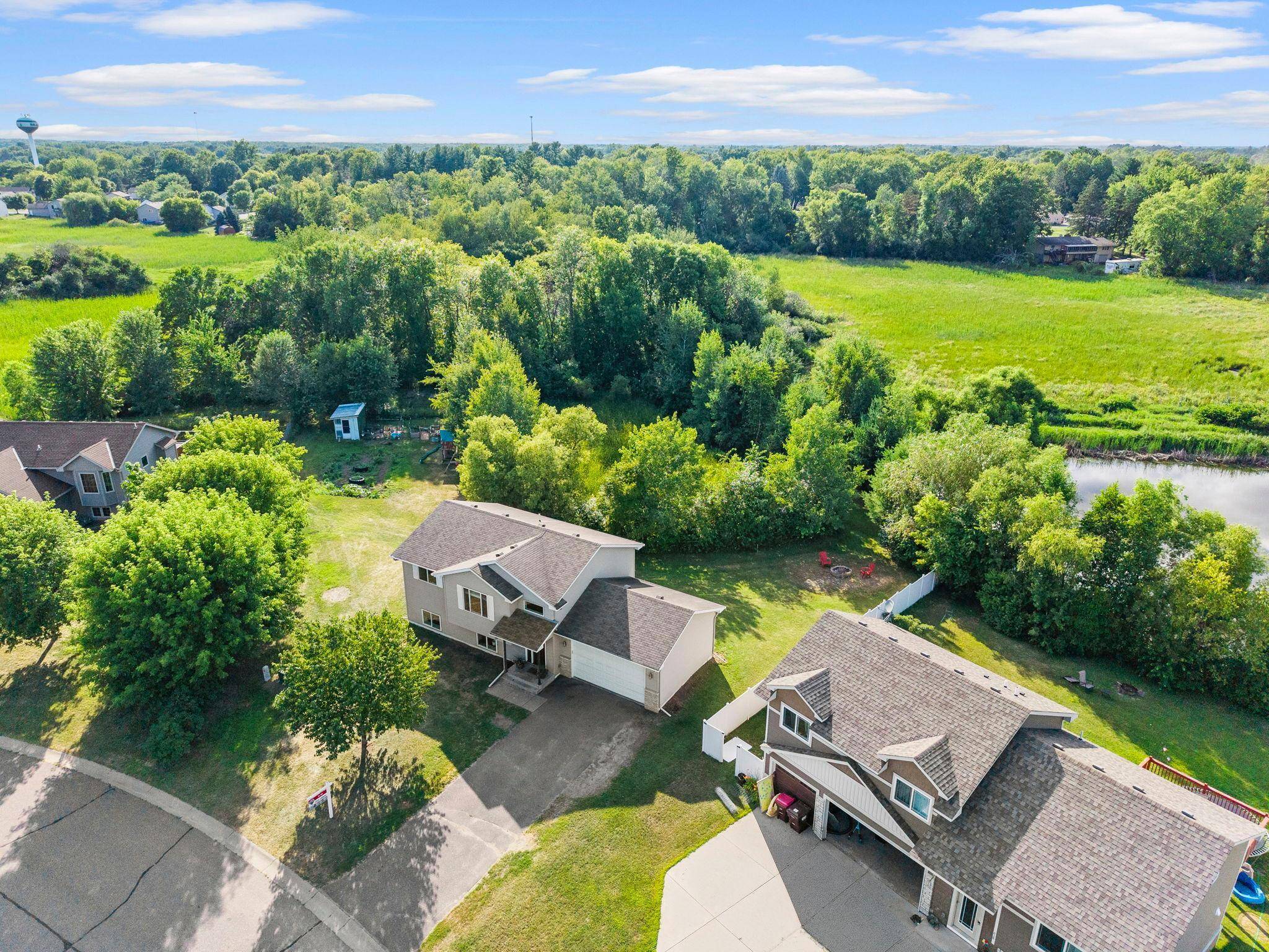 616 Horseshoe LN, Braham, MN 55006