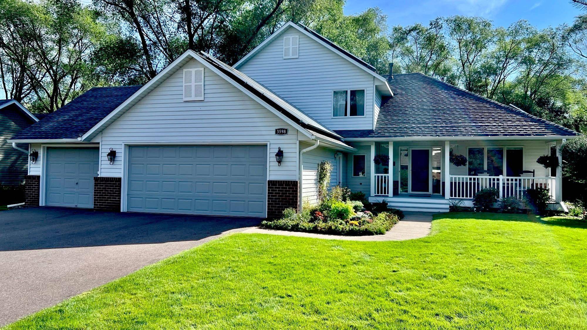 3598 Searle CT, Vadnais Heights, MN 55127