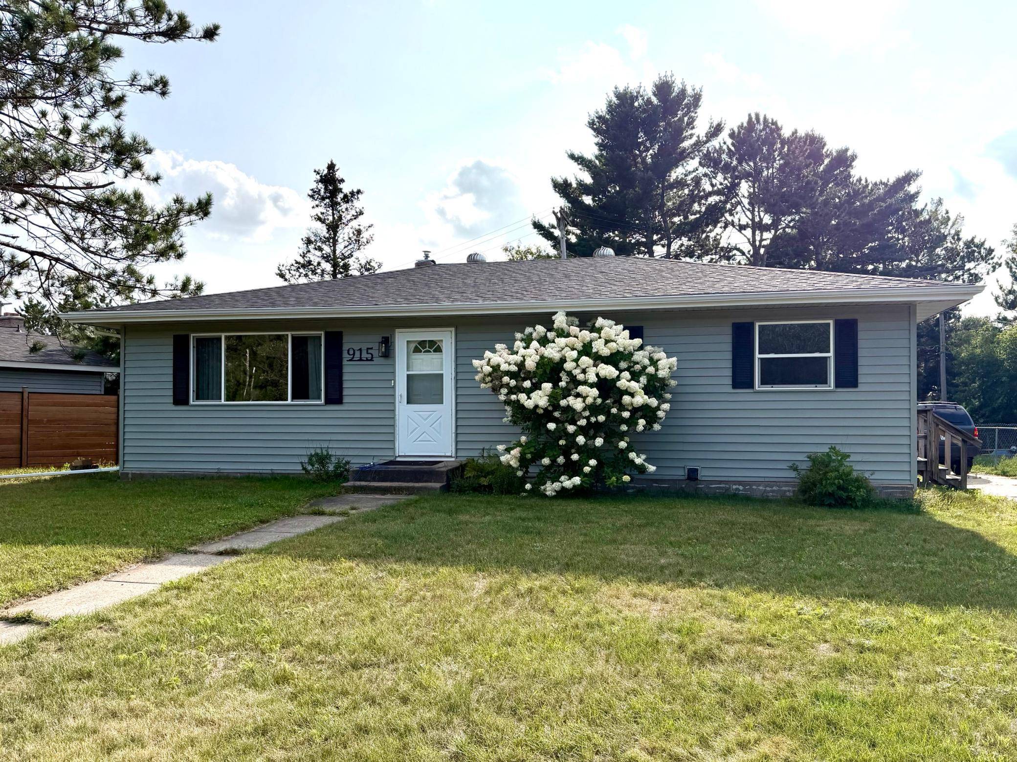 915 NE 7th AVE, Grand Rapids, MN 55744