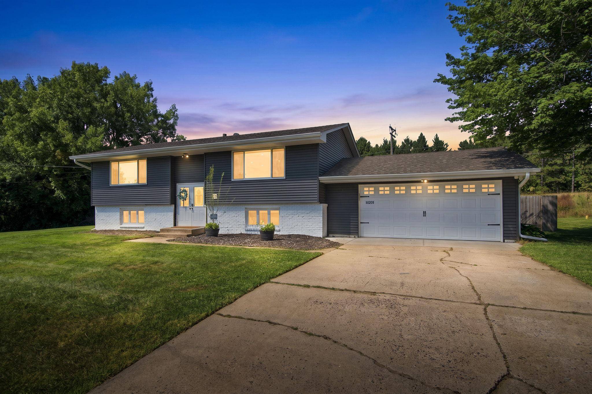 10201 209th ST N, Forest Lake, MN 55025