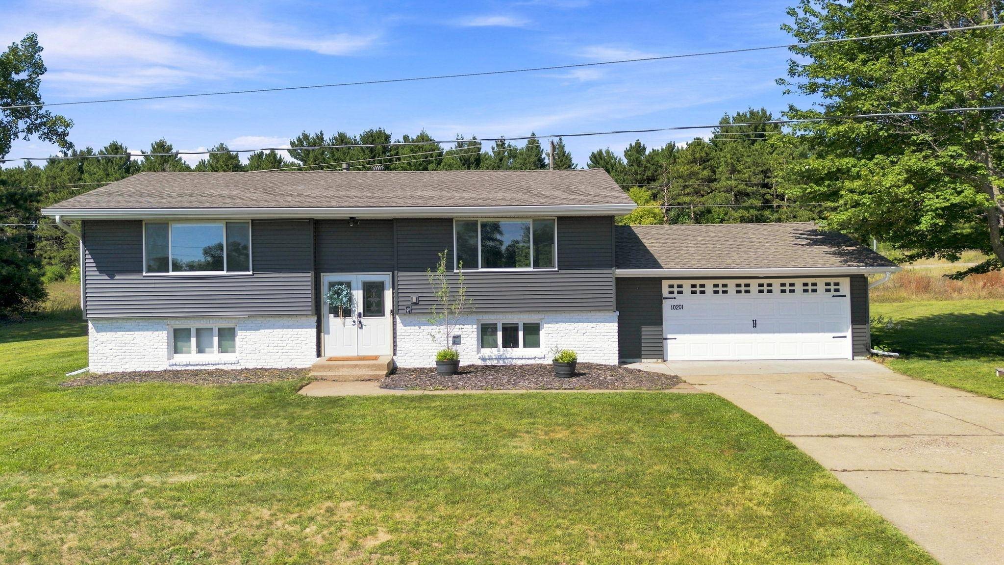 10201 209th ST N, Forest Lake, MN 55025