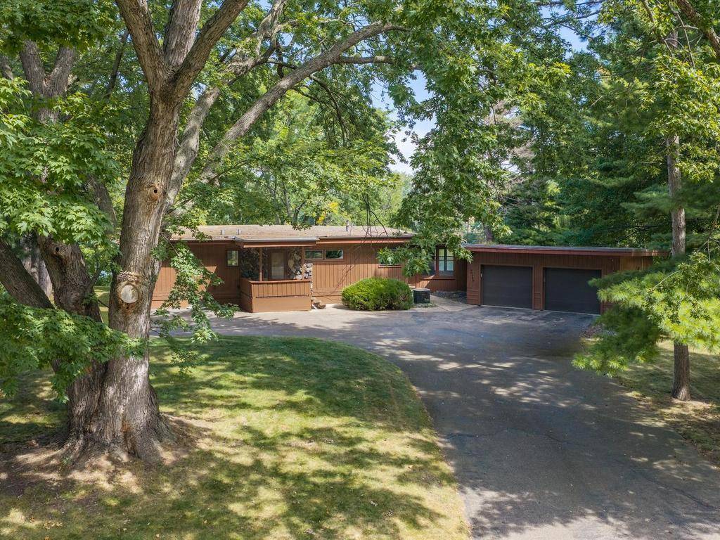 16740 S Shore LN, Eden Prairie, MN 55346