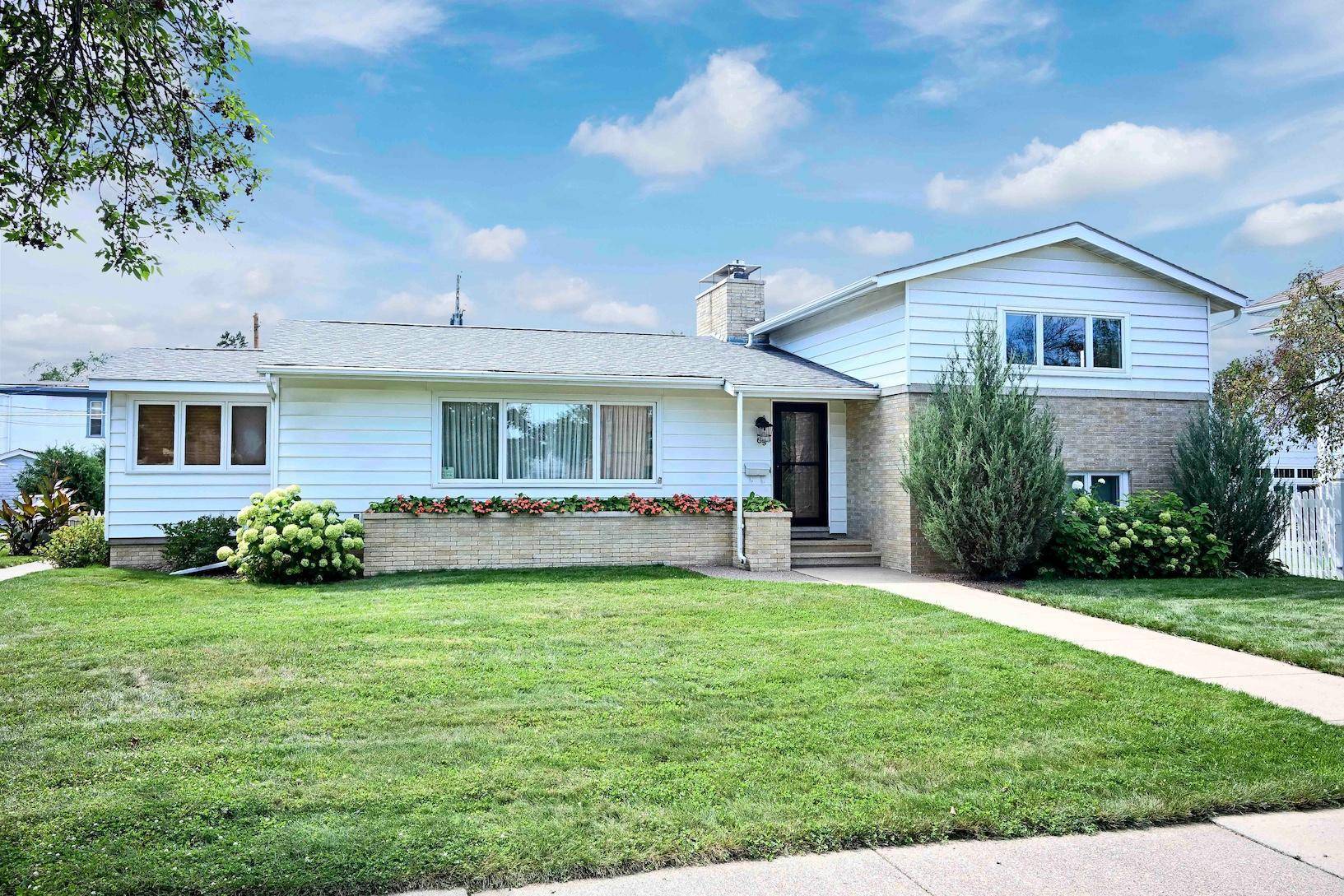 65 E Broadway ST, Winona, MN 55987
