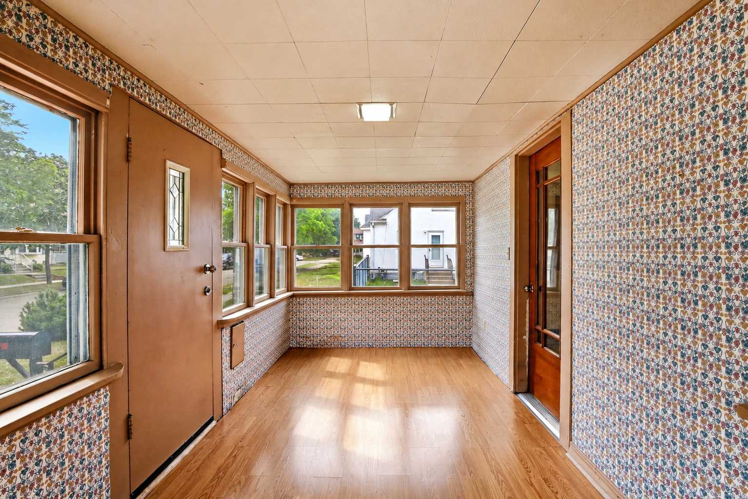 242 Park ST W, South Saint Paul, MN 55075