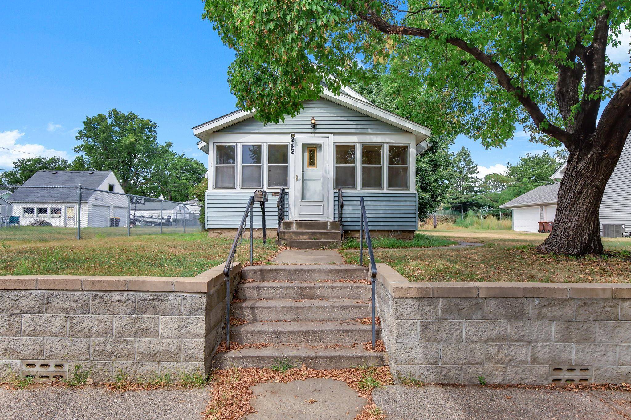 242 Park ST W, South Saint Paul, MN 55075