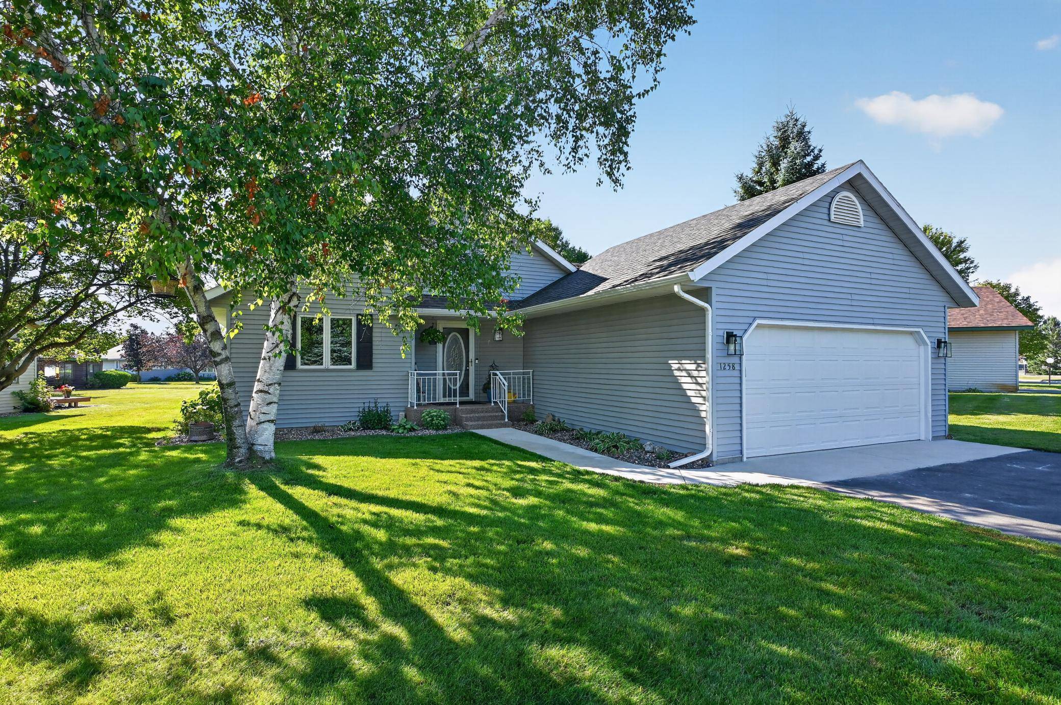 1258 Westbrook CIR, Alexandria, MN 56308