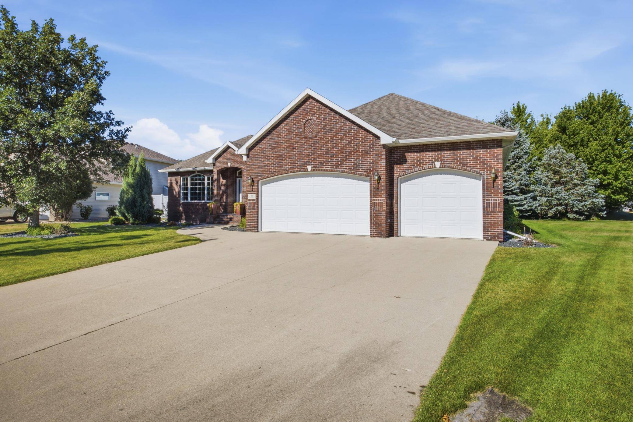 4233 Timberline DR S, Fargo, ND 58104