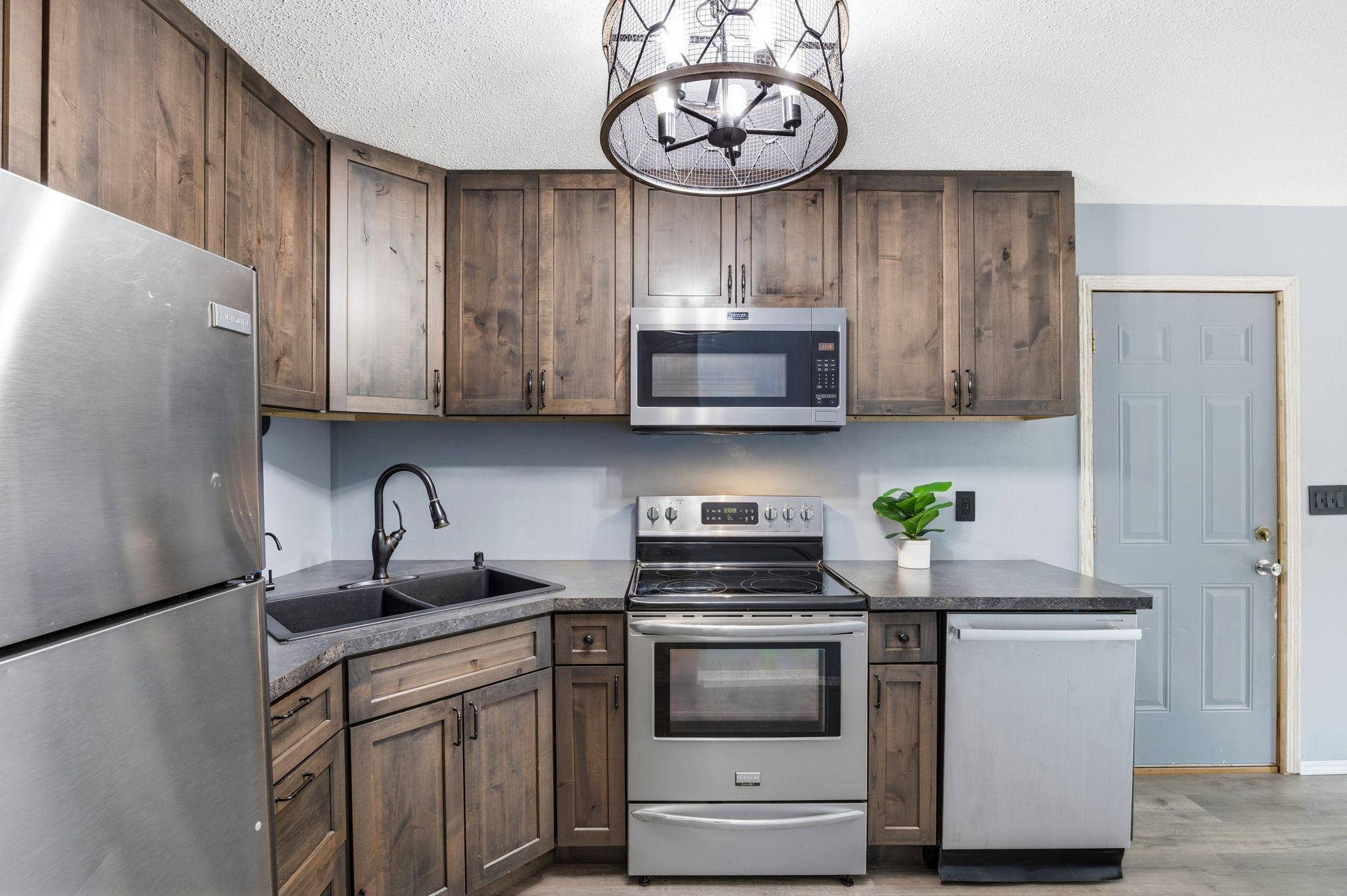 708 California ST NW, Hutchinson, MN 55350