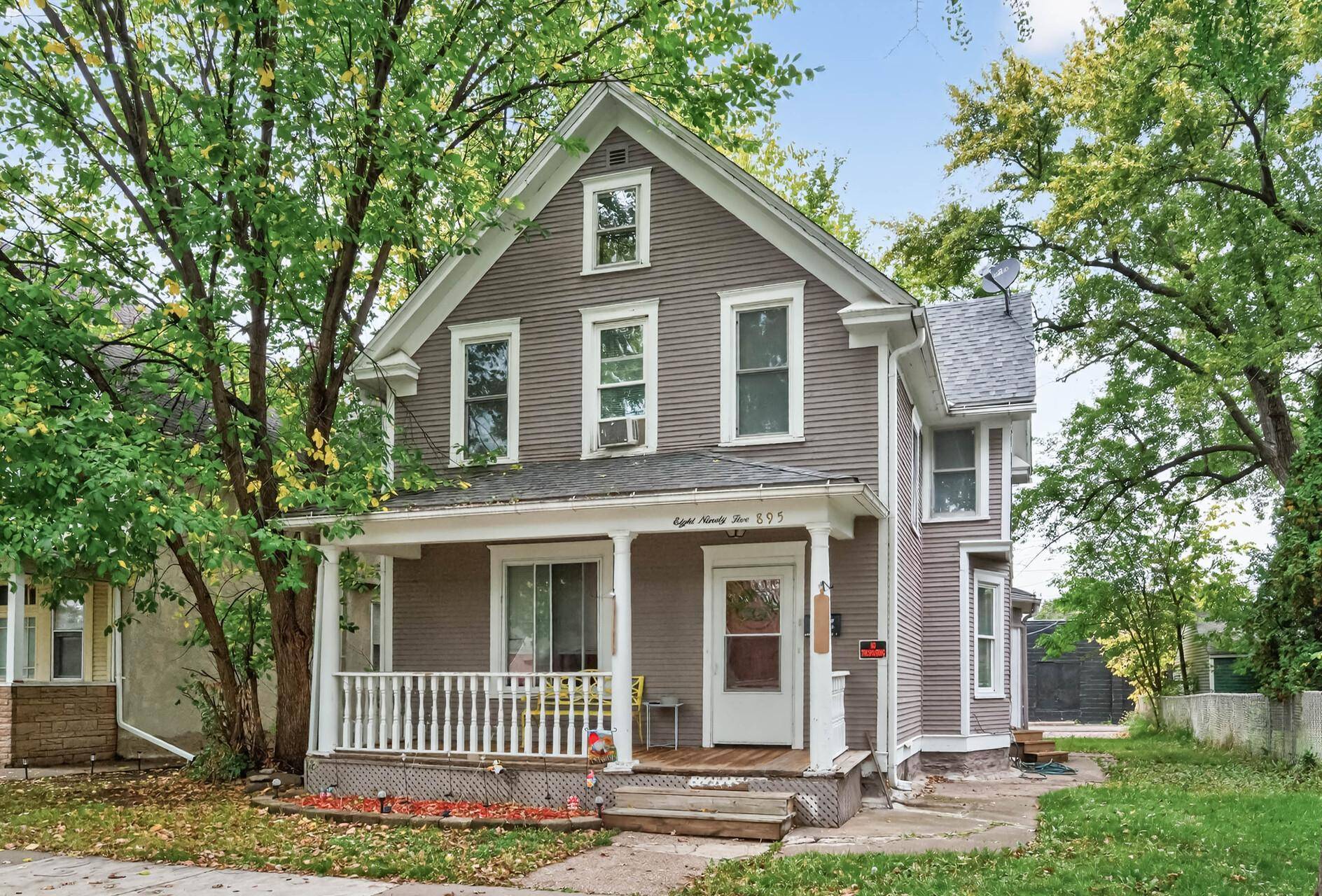895 Rose AVE E, Saint Paul, MN 55106