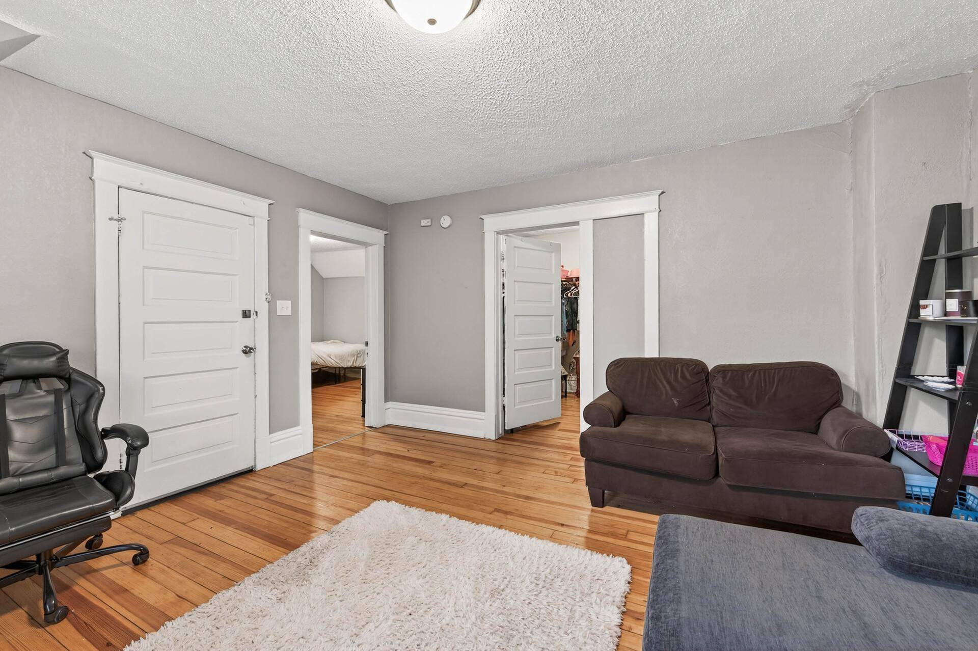 895 Rose AVE E, Saint Paul, MN 55106