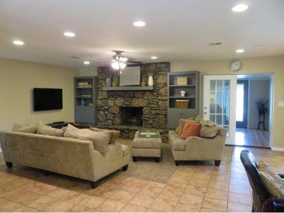817 Cambridge DR, Altus, OK 73521