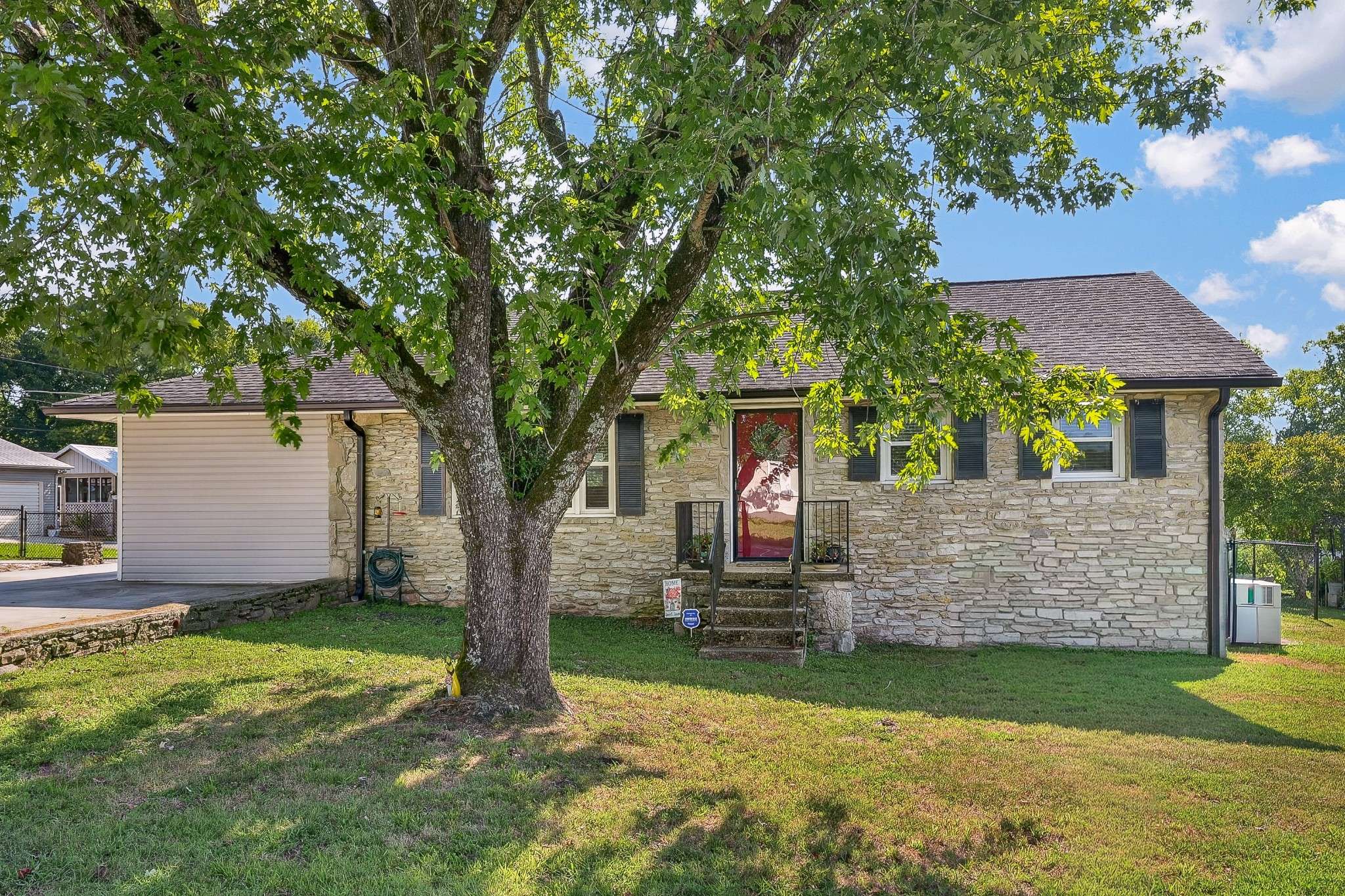 133 High Ave, Fayetteville, TN 37334