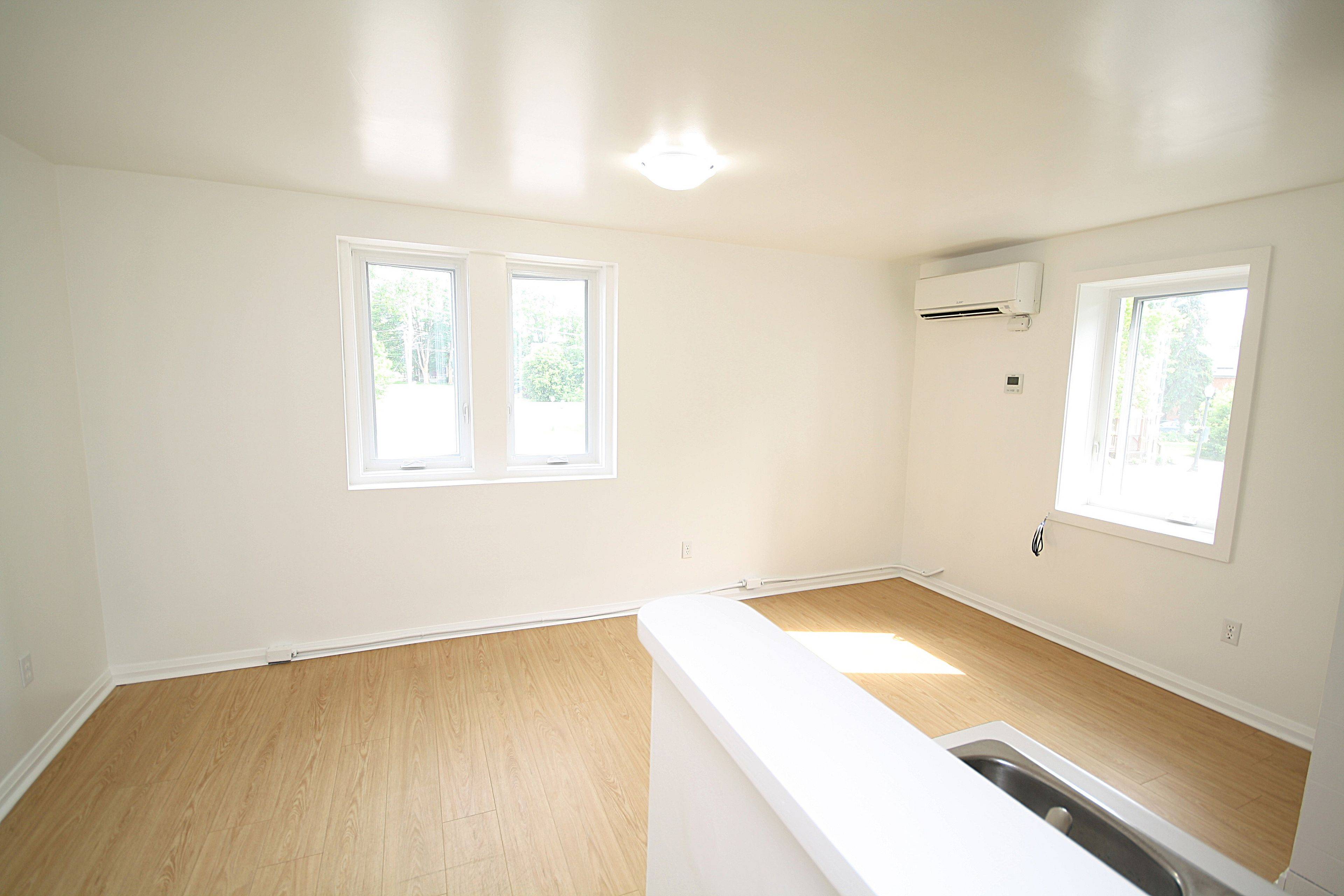 58 Queen ST W #1, Springwater, ON L0L 1P0