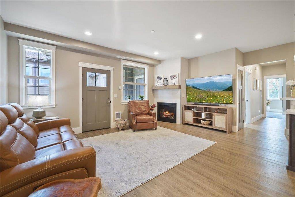 24481 E Pinnacle Ct #Unit D, Liberty Lake, WA 99019