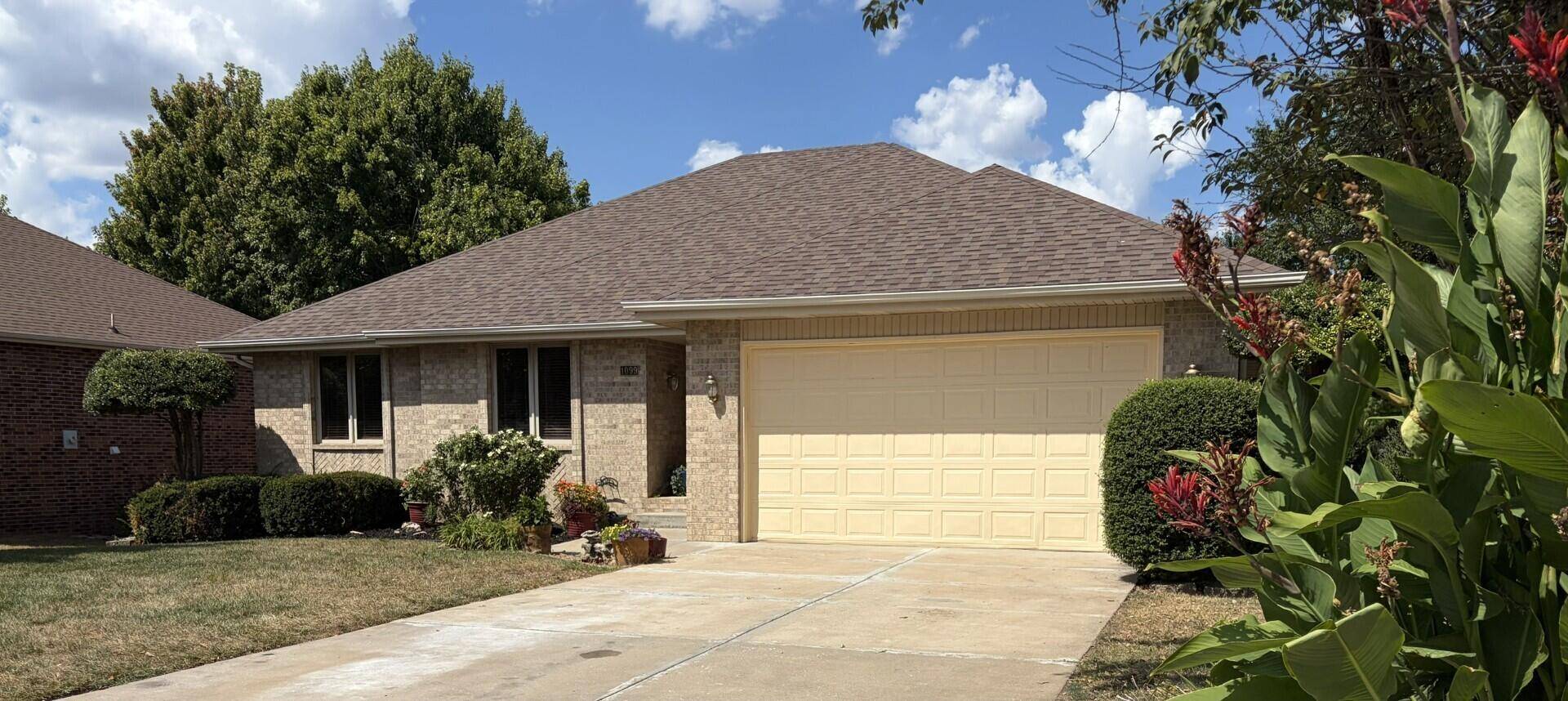 1099 E Nottingham LN, Springfield, MO 65810