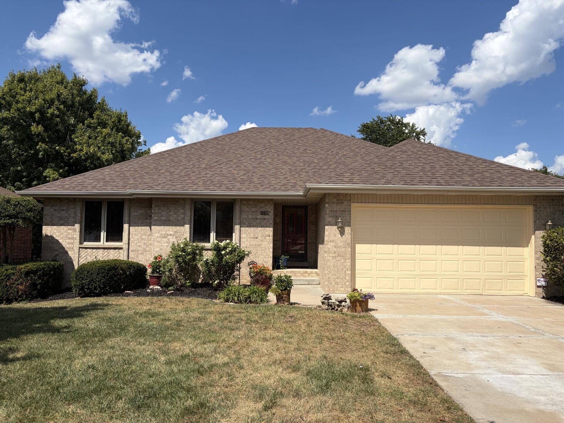 1099 E Nottingham LN, Springfield, MO 65810