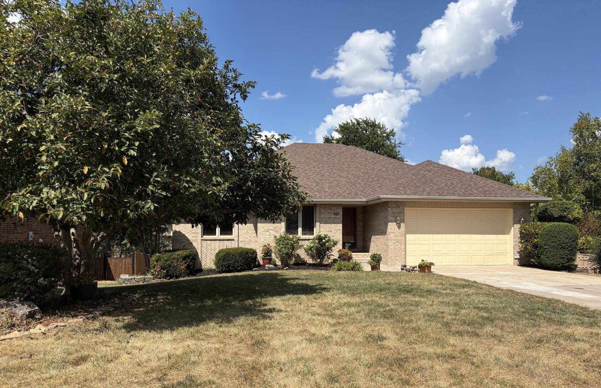 1099 E Nottingham LN, Springfield, MO 65810