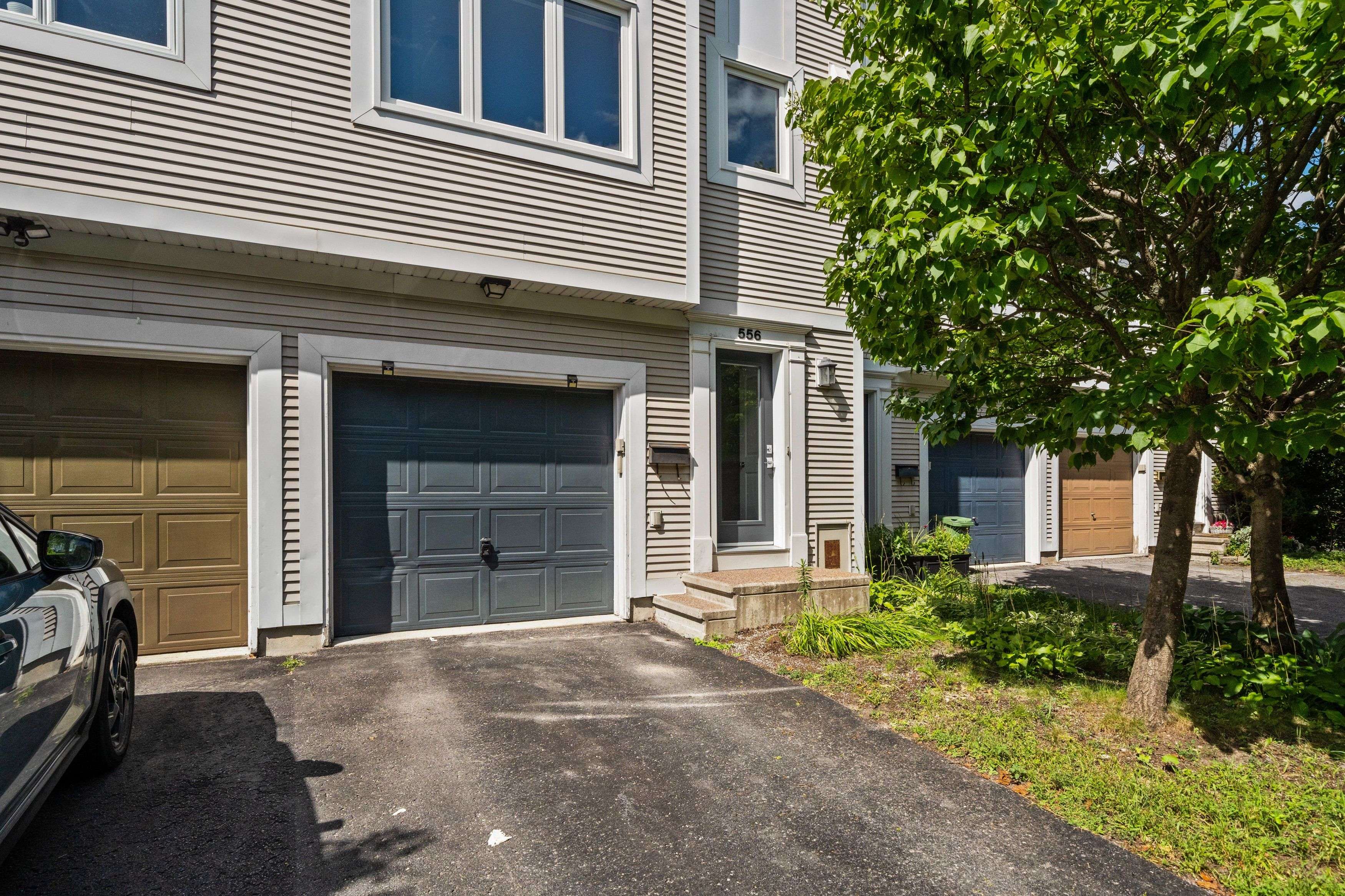 556 Burleigh Private, Cyrville - Carson Grove - Pineview, ON K1J 1J9