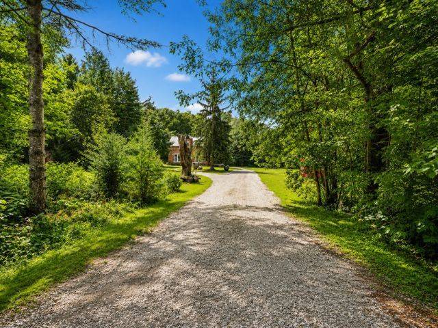 1289 Graham RD, Gravenhurst, ON P0E 1N0