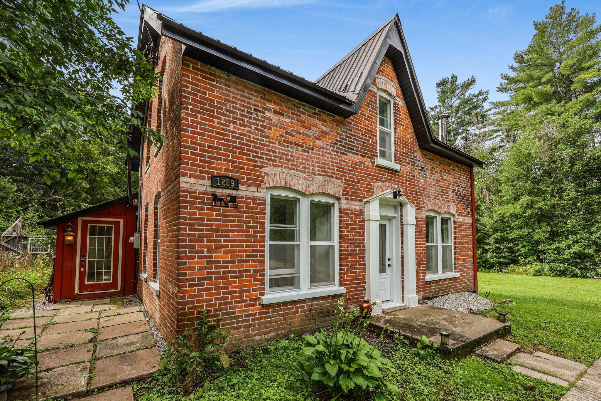1289 Graham RD, Gravenhurst, ON P0E 1N0